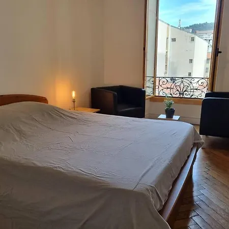 Cozy 15min Walk From The Beach 70m2 * 니스