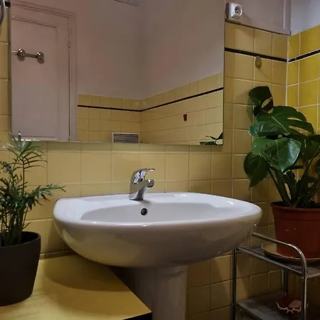 Cozy 15min Walk From The Beach 70m2 アパート