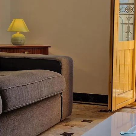 Cozy 15min Walk From The Beach 70m2 アパート